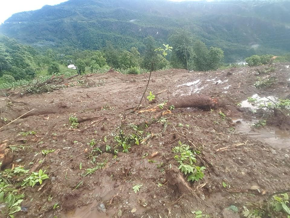 दुर्लुङ पहिरोका ८ जना मृतकको सामूहिक अन्त्येष्टि, १ जना अझै बेपत्ता