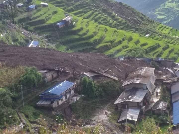 सिन्धुपाल्चाेककाे लिदीमा भीषण पहिराे, ५ घरका सदस्य बेपत्ता