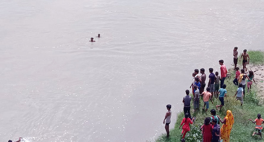 बागमती नदीमा नुहाउन गएका ३ बालिका बगेर बेपत्ता