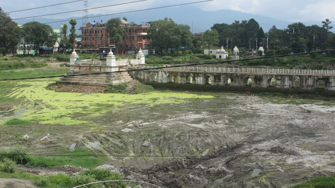 भूकम्पपछि काष्ठमण्डप, धरहरा र रानीपोखरीको बिग्रँदो गति