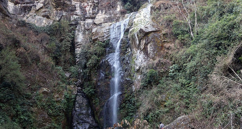 आकर्षणको केन्द्र बन्दै ‘महभीर झर्ना’