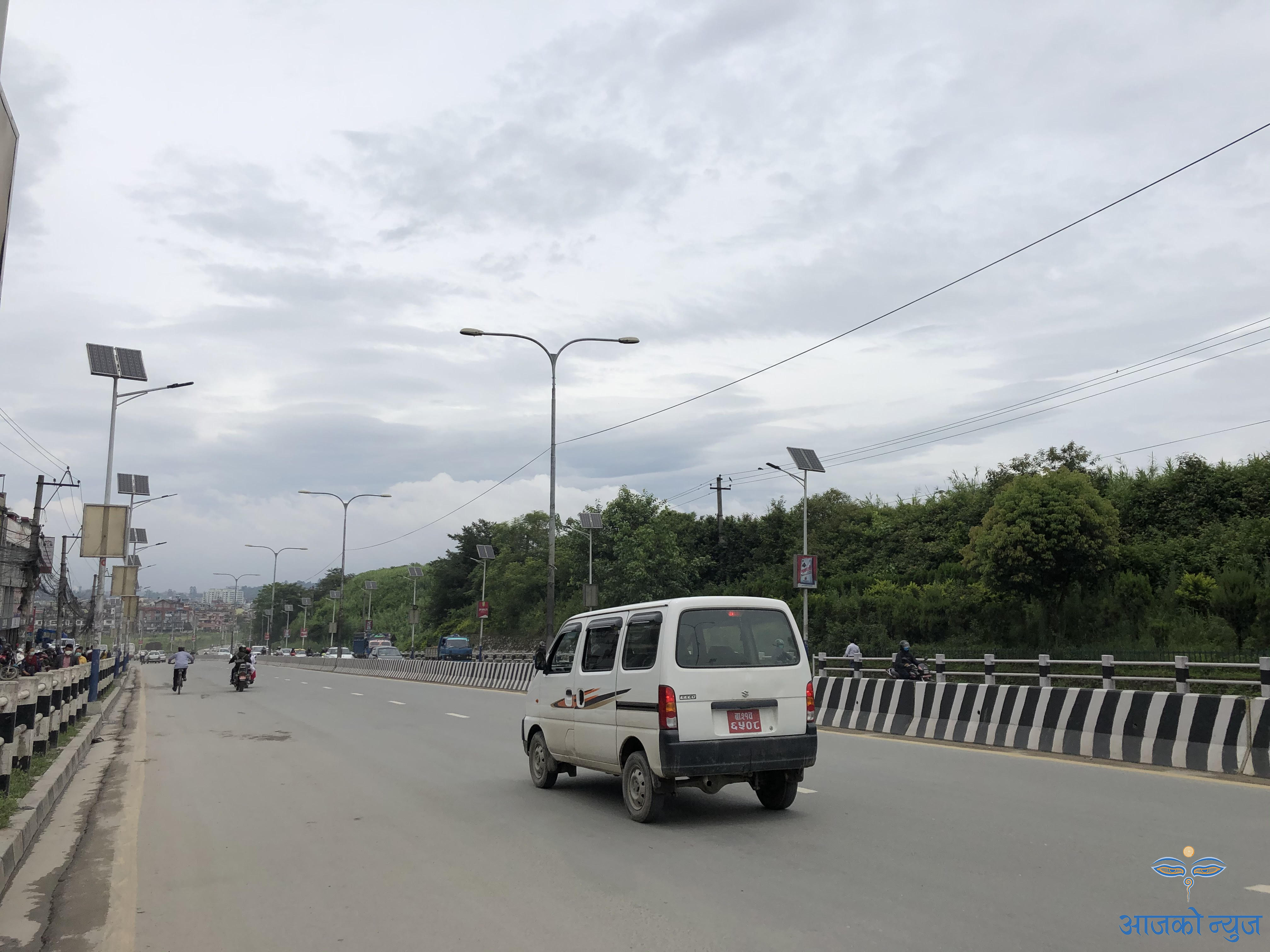 निषेधाज्ञामा नक्कली कार्ड बाेकेर र अत्यावश्यक काम भन्दै घुम्न हिँड्छन् मानिस